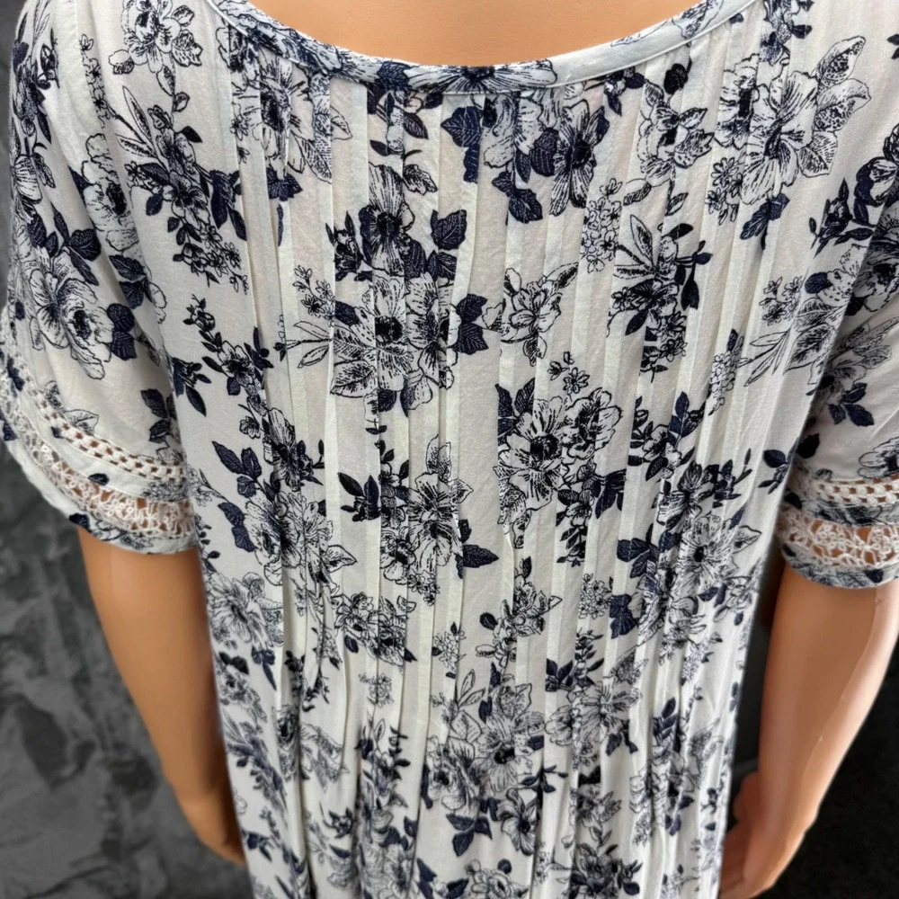 Torrid Floral Pintuck Lace Trim Babydoll Dress White Navy Cottage Core + Size 00